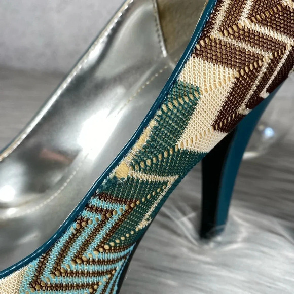 Shiekh Chevron Pattern Heels - Picture 4 of 8